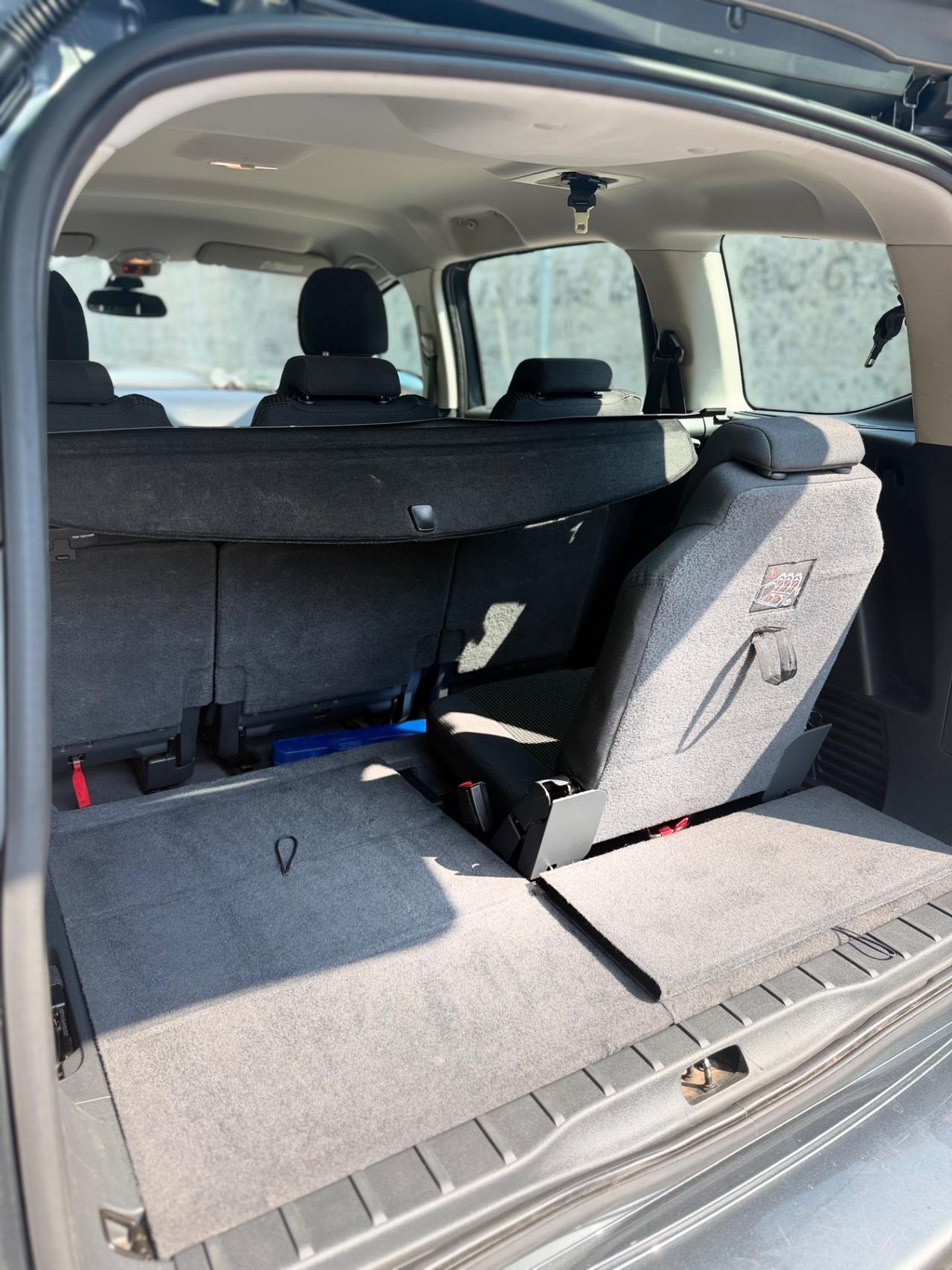 Peugeot 5008 1.6 HDI 115cv 7 POSTI