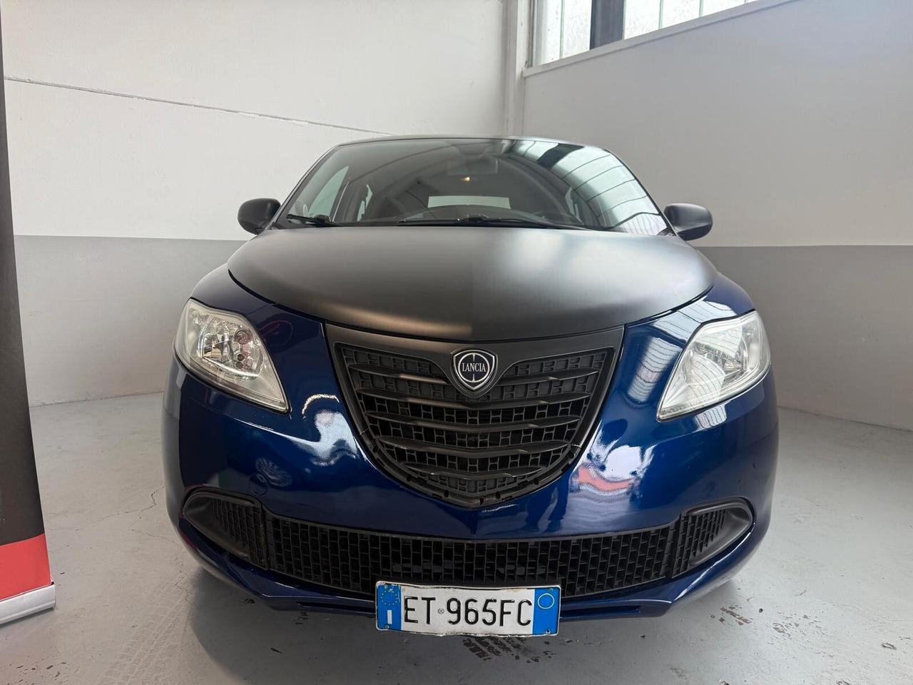 Lancia Ypsilon 1.2 69 CV 5 porte S Momodesign