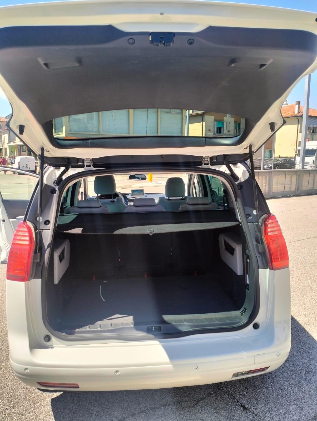 Peugeot 5008 2.0 HDi 150CV Allure 7 POSTI