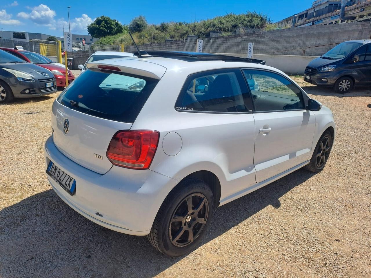 VOLKSWAGEN POLO