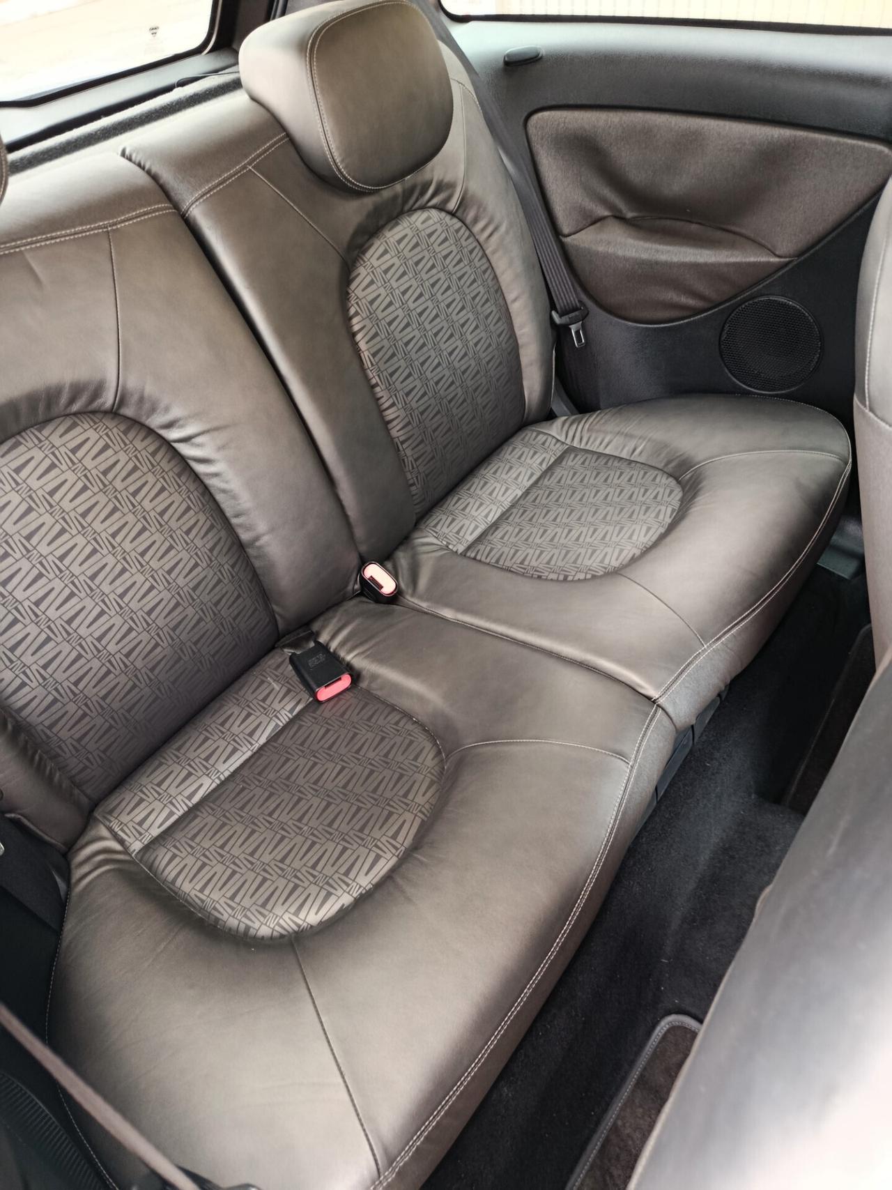 Lancia Ypsilon 1.2 versus