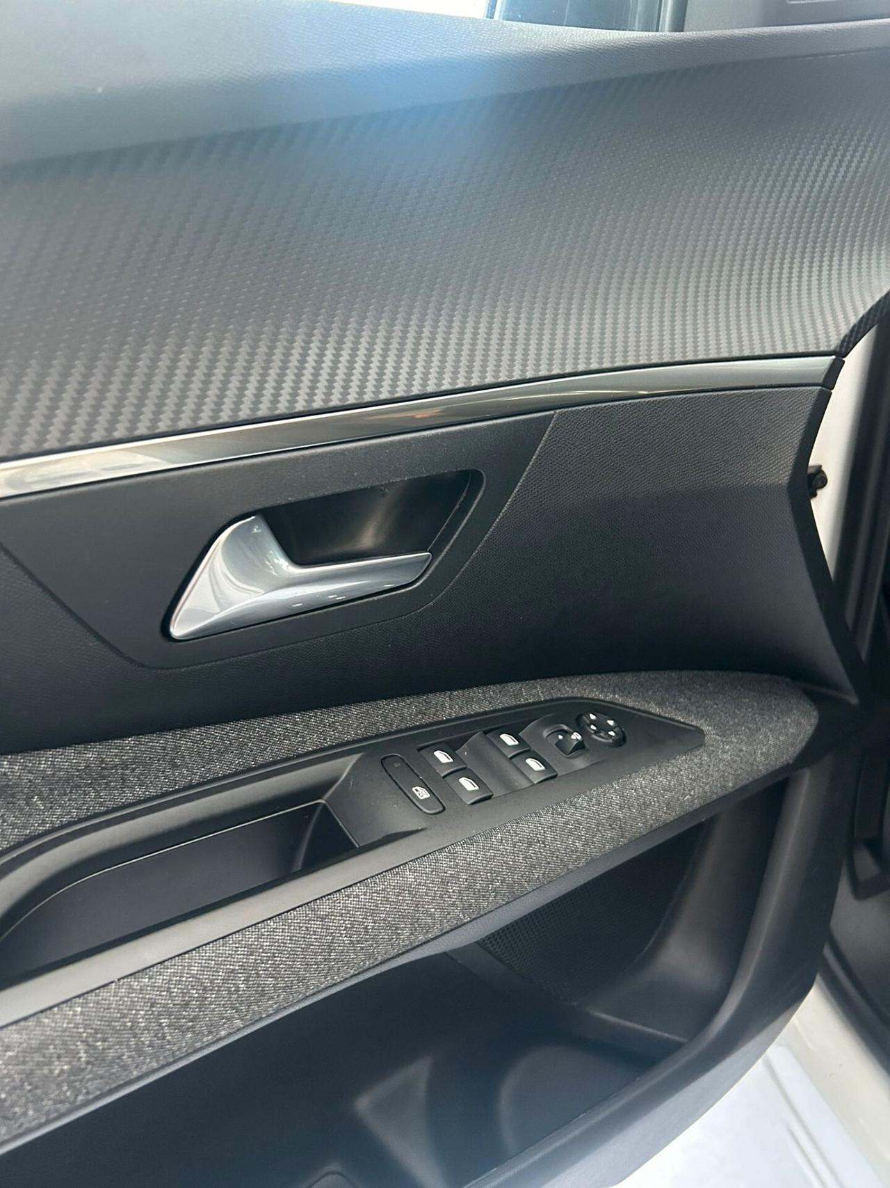 Peugeot 3008 BlueHDi 1.5 Diesel 130 cv S&S EAT8 Allure