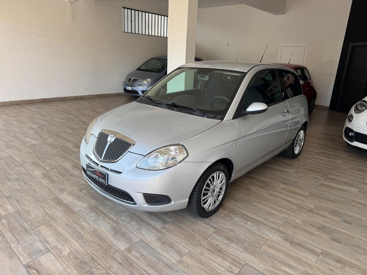 Lancia Ypsilon 1.3 MJT 75 CV Platino