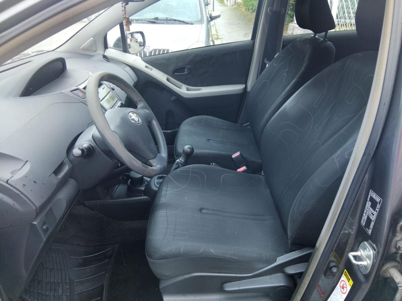 Toyota Yaris 1.0 5 porte Luxury pack