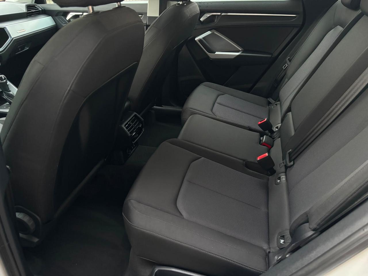 Audi Q3 45 TFSI e S tronic Business