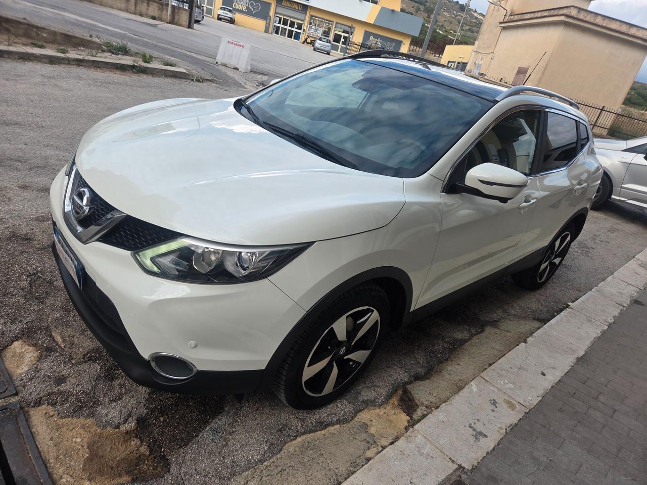 NISSAN QASHQAI TETTO PANORAMICO NAVIGAT TELECAM KMCERT