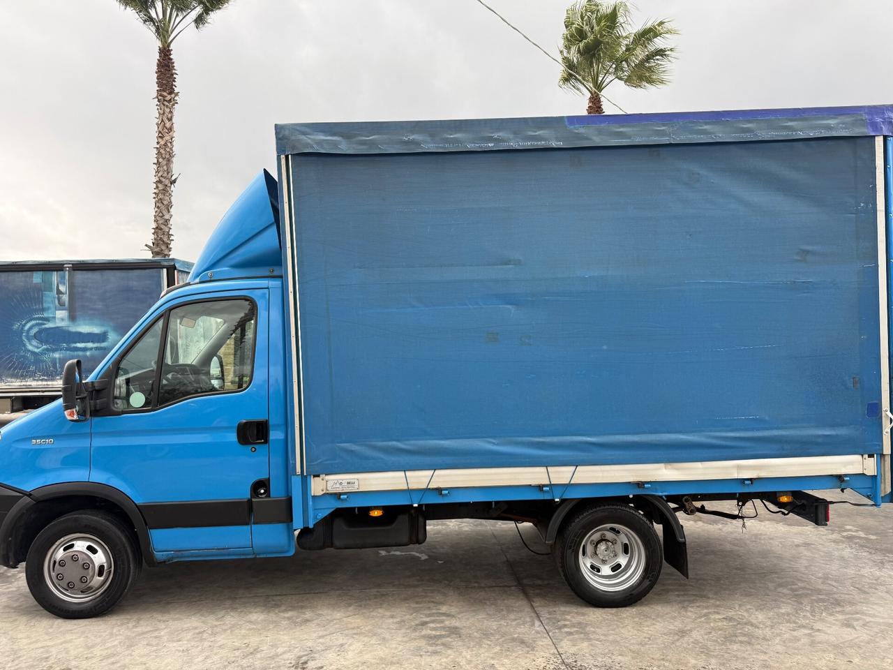 Trattore iveco Daily 35c10 cassonato telonato 4 metri per 2.15