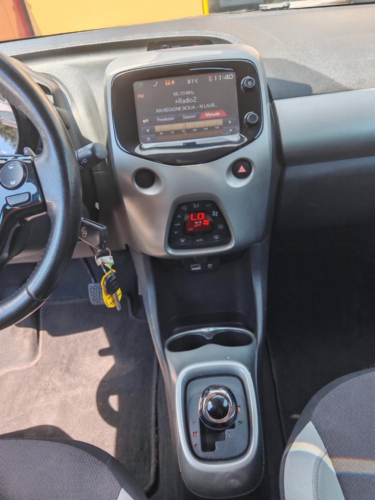 Toyota Aygo 1.0 VVT-i 72 CV 5 porte x-play MMT Automatica