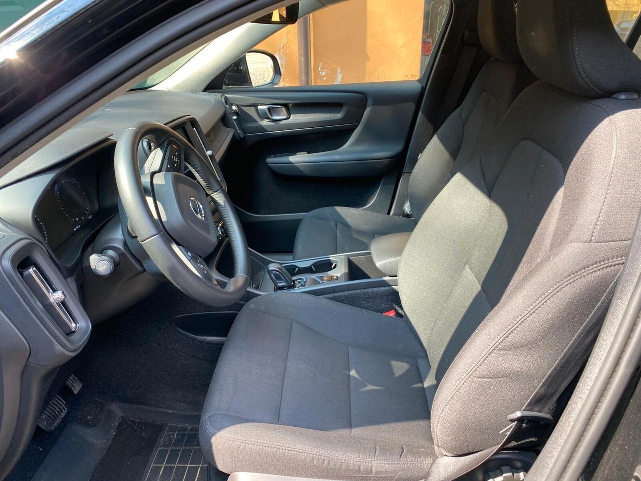 Volvo XC40tdi-4x4-150 cv- 2000cc-140000km-anno 2020-accessoriato-unico proprietario-stato seminuovo