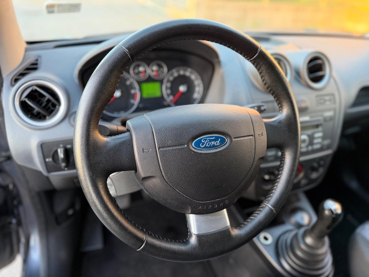 Ford Fiesta 1.2 16V 5p. Ghia Euro 4