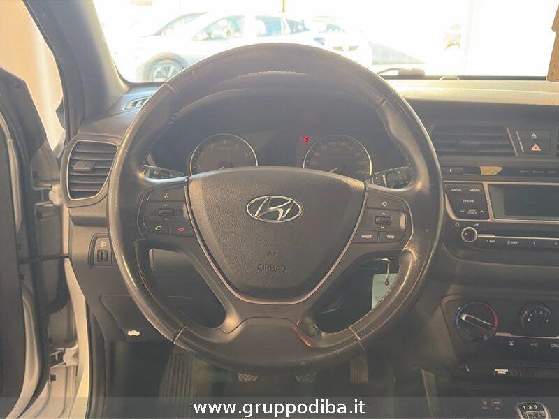 Hyundai i20 2015 Benzina 5p 1.2 Blackline 84cv