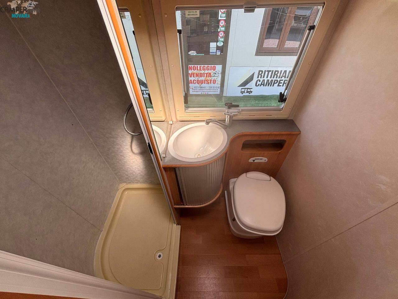 ADRIA ADRIATIK CORAL 680 SK - Mansardato con letti a castello in coda