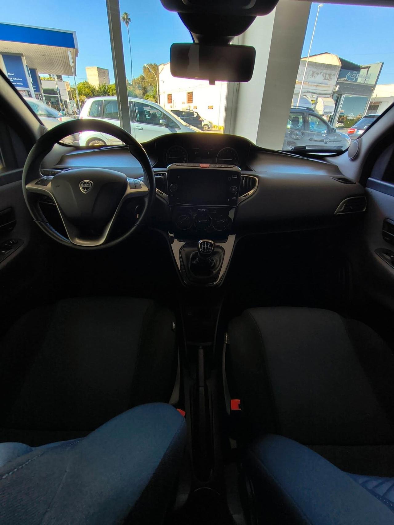 Lancia Ypsilon 1.0 FireFly 5 porte S&S Hybrid Gold