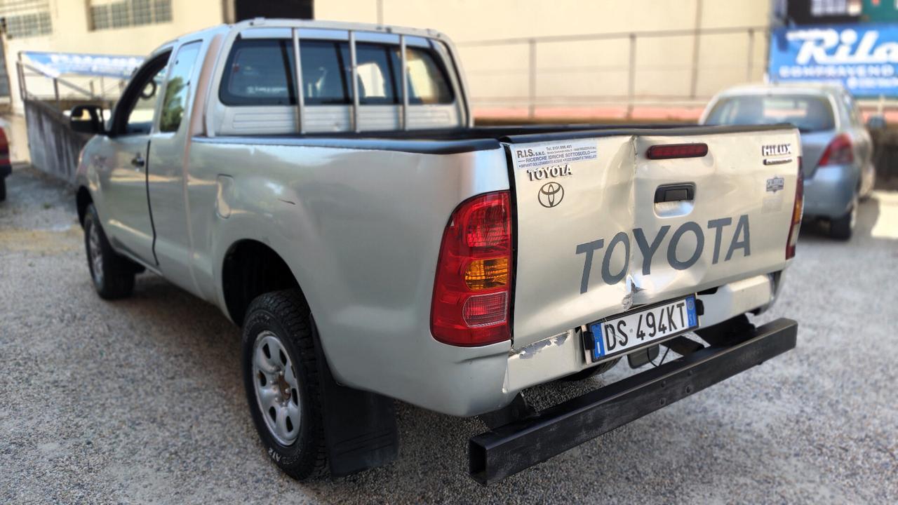 Toyota Hilux 2.5 D-4D 4WD 2p. Extra Cab SR