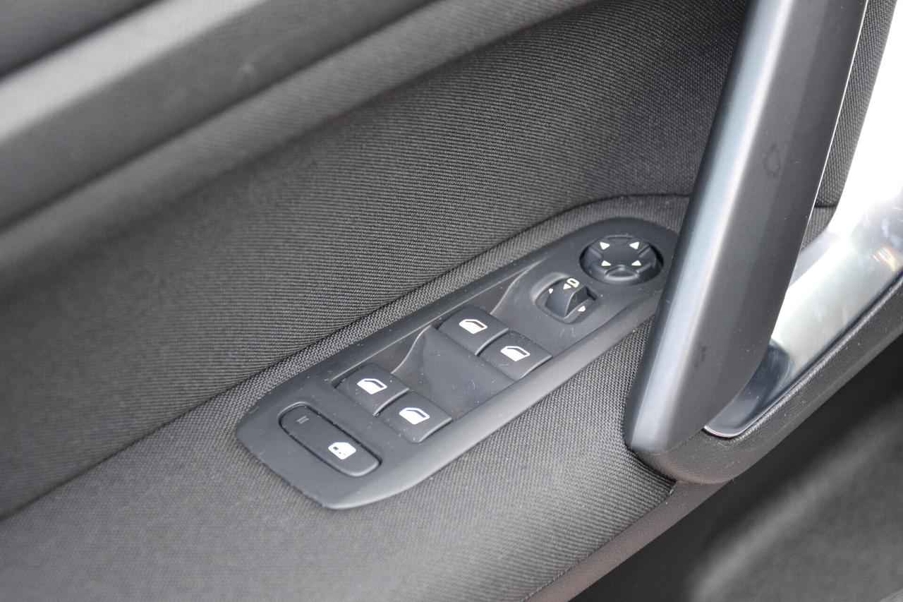 Peugeot 308 1.5 HDI 130CV AUTOM.+LED+NAVI+PDC+CRUISE+PRIVACY+