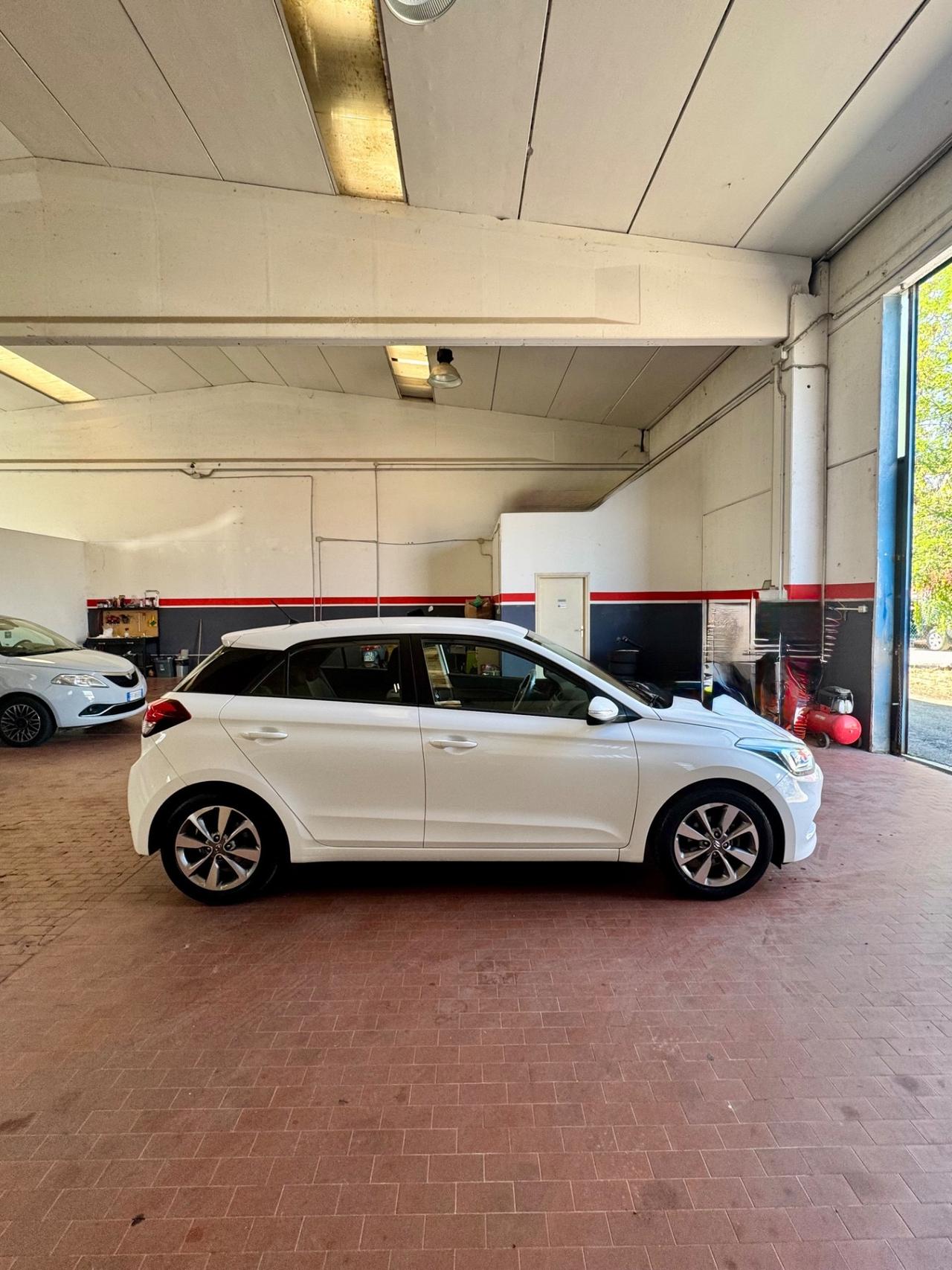 Hyundai i20 1.2 5 porte Econext Blackline