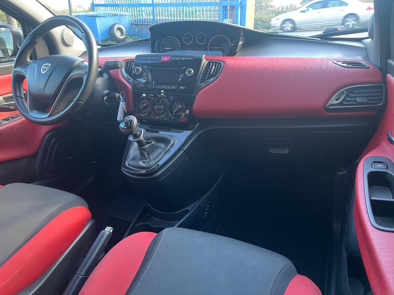 Lancia Ypsilon 1.2 69 CV 5 porte Black/Red