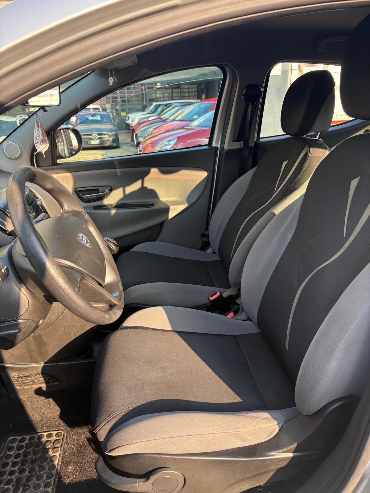 Lancia Ypsilon 0.9 TwinAir 85 CV GAS Ecochic Gold