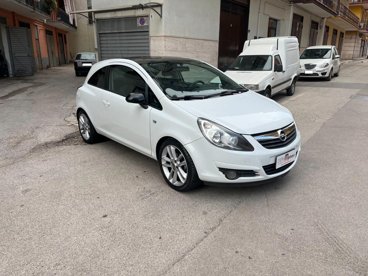 Opel Corsa 1.4 16V 3 porte Sport