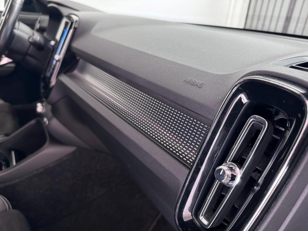 VOLVO XC40 2.0D 190cv GEARTRONIC 4WD R-DESIGN