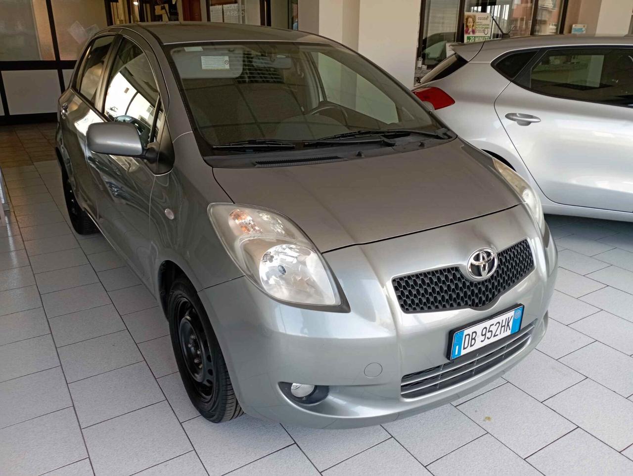 Toyota Yaris 1.3 5 porte Luna