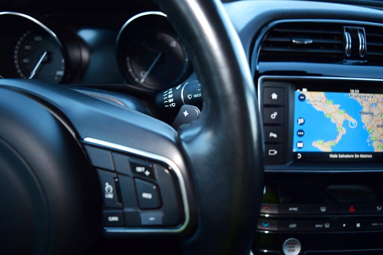 Jaguar XE 2.0 D 180 cv Automatica Prestige