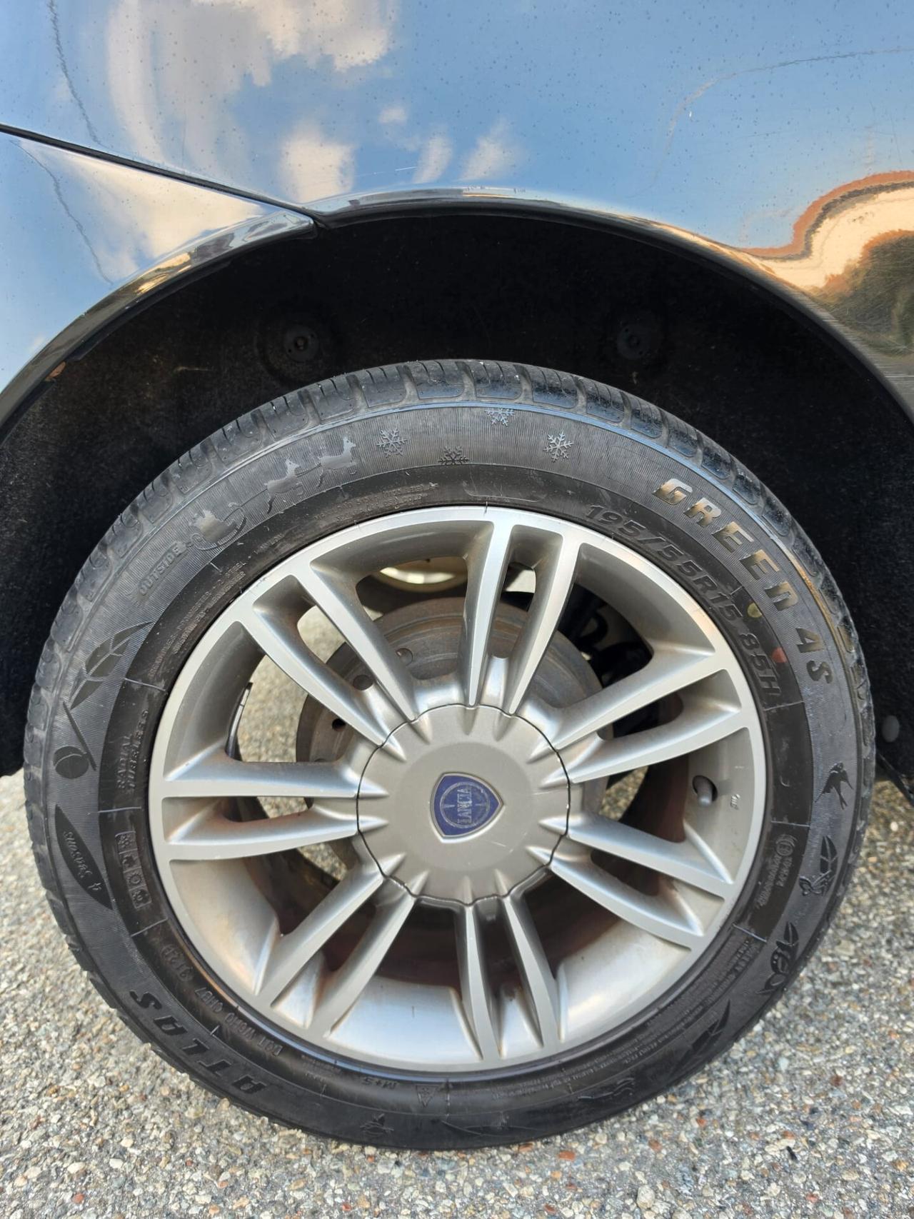 Lancia Ypsilon 1.2 gpl