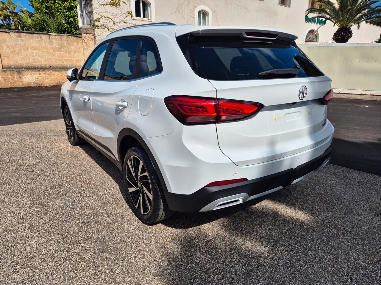 MG ZS LUXURY Full Hybrid