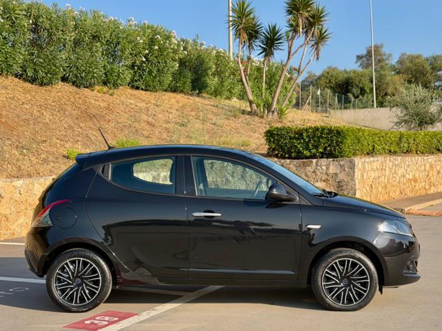 LANCIA Ypsilon GOLD+NAVI CARPLAY+SENSORI+LED