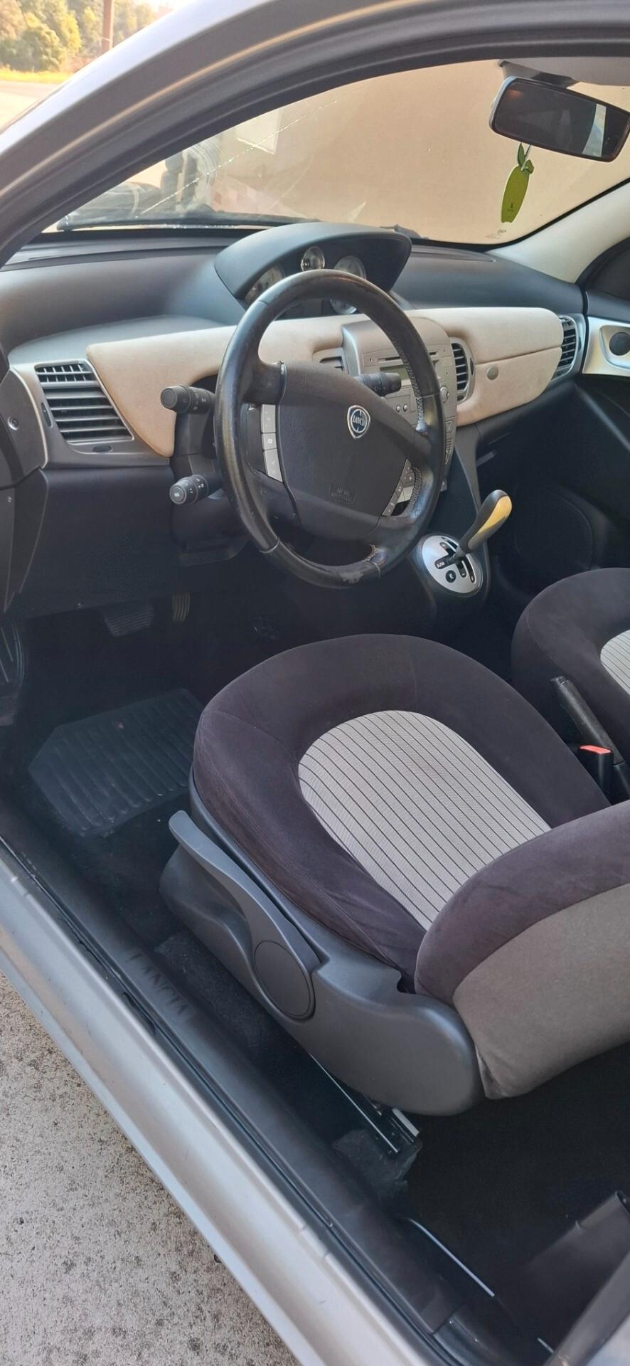 Lancia Ypsilon 1.3 MJT 90 CV Platino automatica