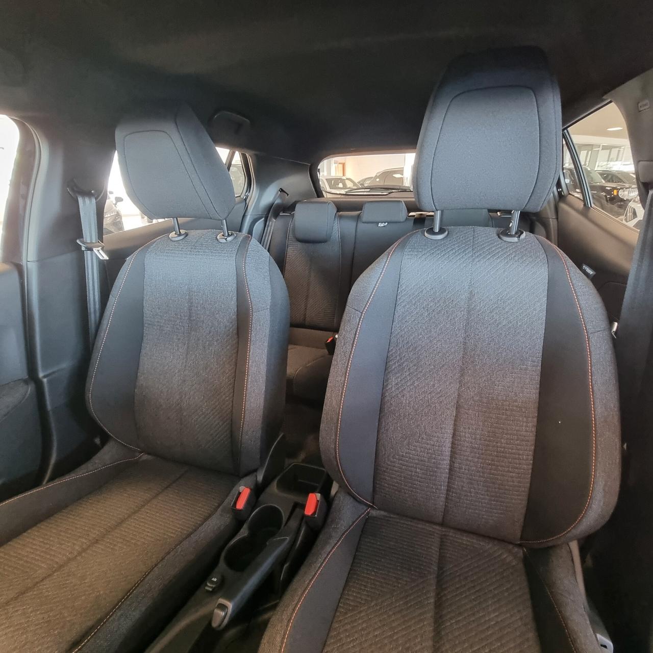 PEUGEOT 2008 SUV dallo Style deciso 1.2 100cv S&S