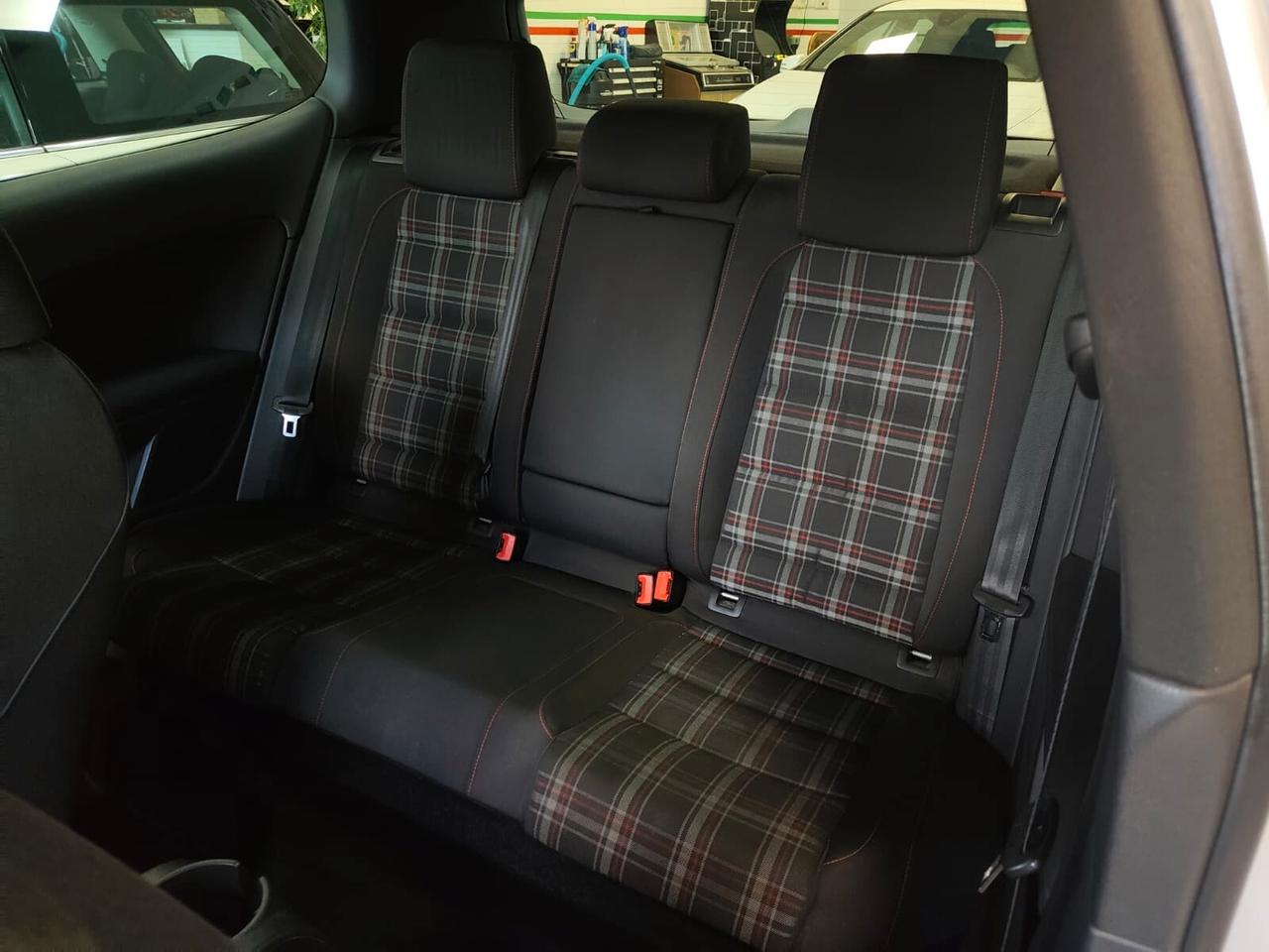 Volkswagen Golf GTI 2.0 TSI MANUALE