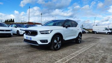 Volvo XC40 D3 AWD Geartronic Momentum Pro