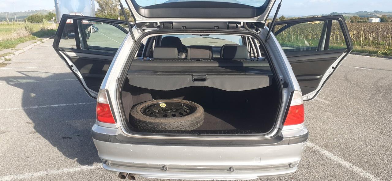 Bmw 320 320i (2.2) cat Touring Eletta