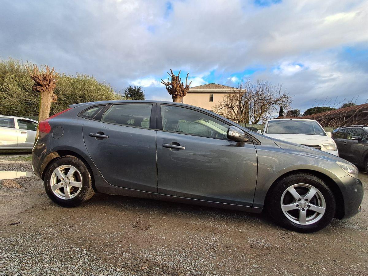 VOLVO - V40 - 1.6 D2 Summum