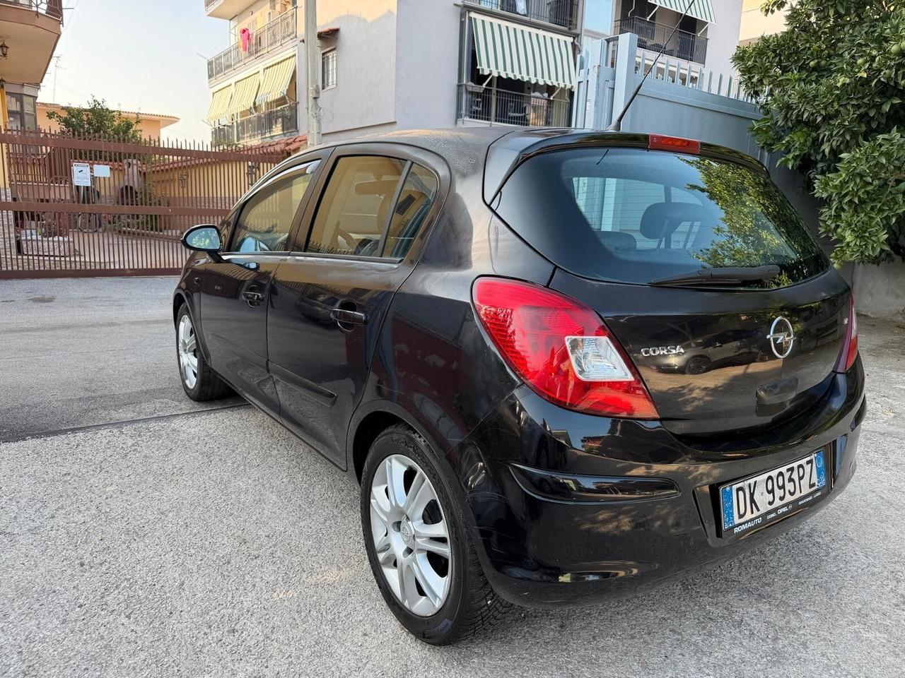 Opel Corsa 1.2 5 porte Club