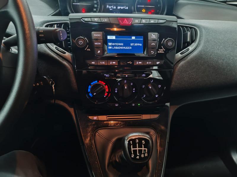 Lancia Ypsilon 1.0 hybrid Silver 70 cv 5 posti