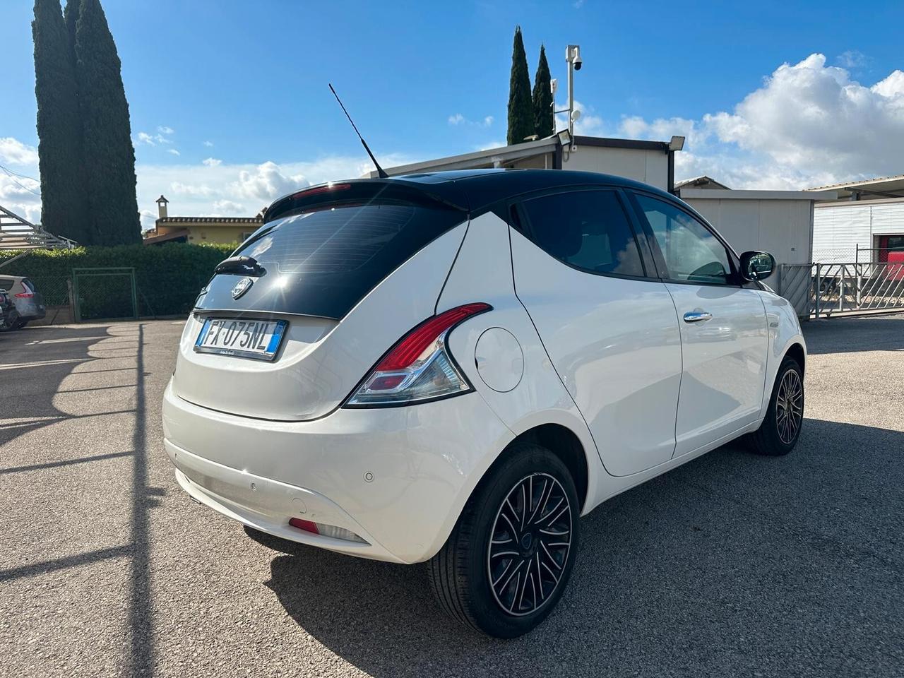 Lancia New Ypsilon 1.2 Benzina