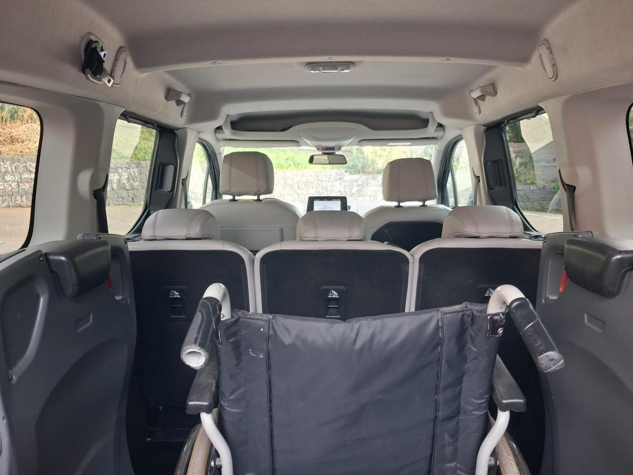 Toyota Proace Pianale ribassato con rampa disabili in carrozzina