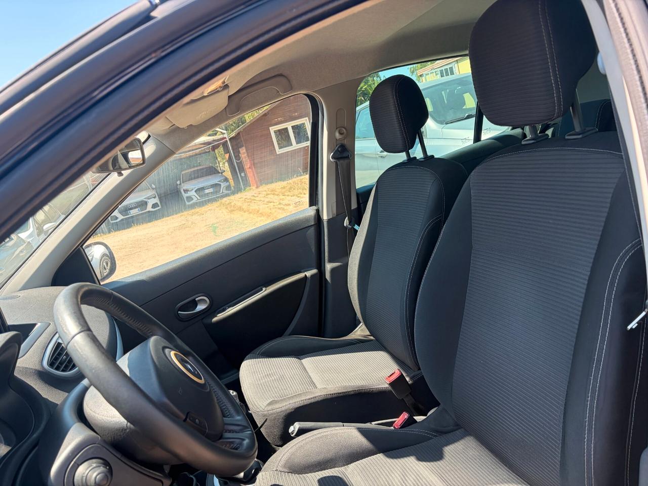 RENAULT CLIO 1.2 75CV ANNO 2012 ADATTA NEOPATENTATI