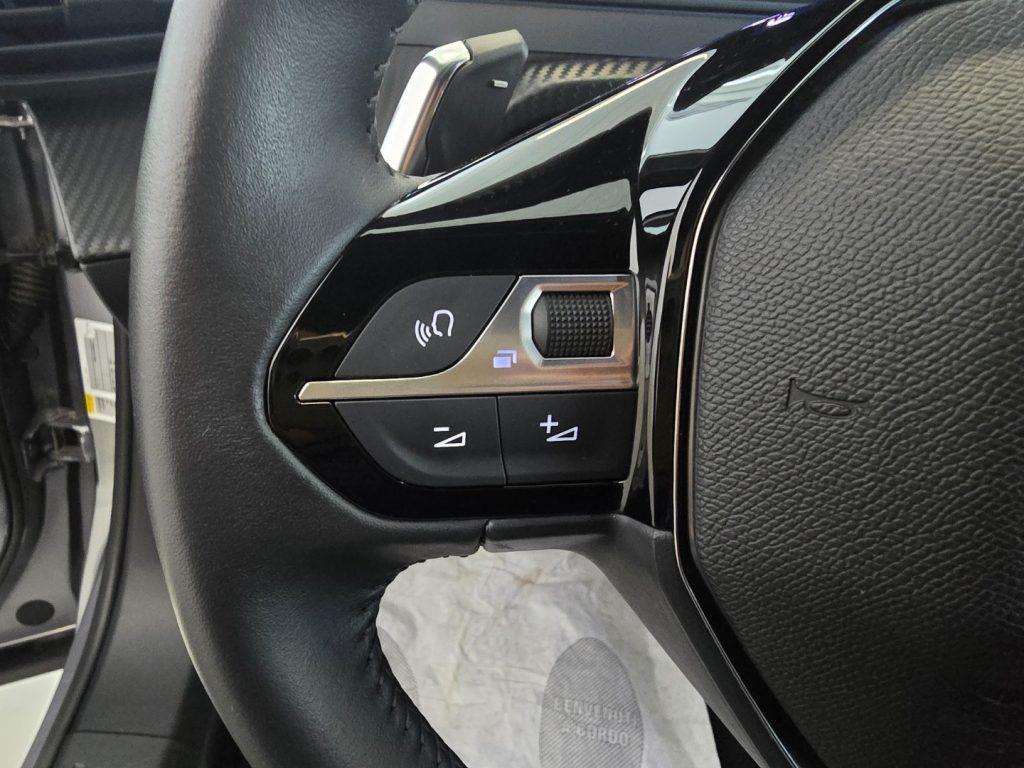 Peugeot 2008 Hybrid 145 e-DCS6 Allure