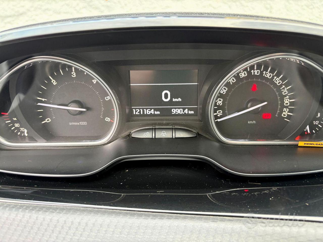 PEUGEOT 2008 1.6 BlueHDi (100CV) Black Matt