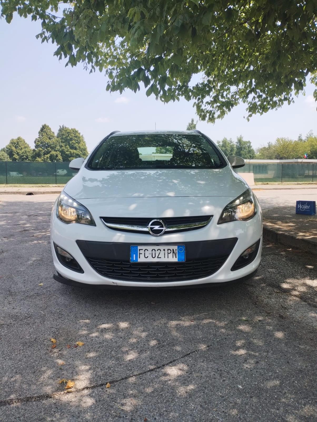 Opel Astra 1.4 Turbo 140CV Sports Tourer GPL Tech Cosmo
