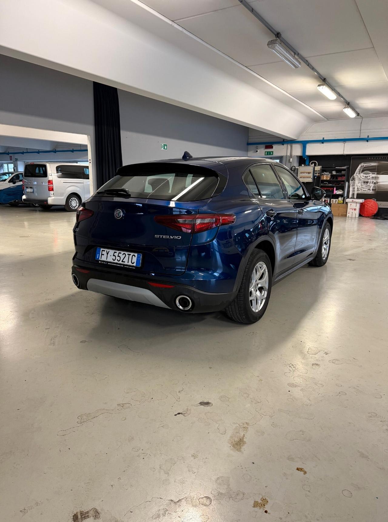 Alfa Romeo Stelvio 2.2 Turbodiesel 160 CV AT8 RWD Business