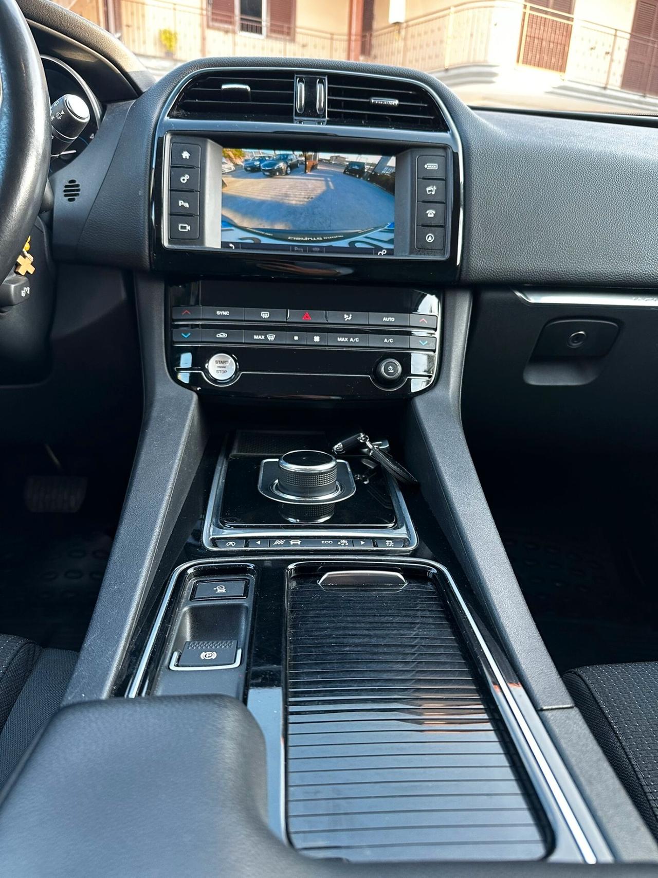 Jaguar F-Pace 2.0 D 180 CV AWD Portfolio