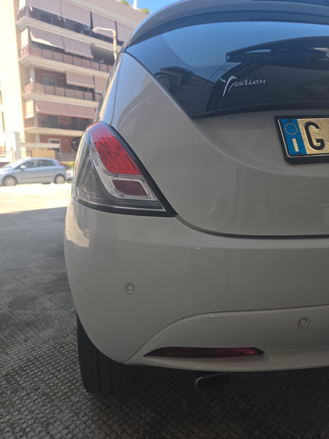 Lancia Ypsilon 1.0 FireFly 5 porte S&S Hybrid Gold