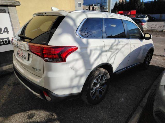 MITSUBISHI Outlander 2.2 DI-D 4WD Instyle Plus SDA 7 posti AUTOMATICO