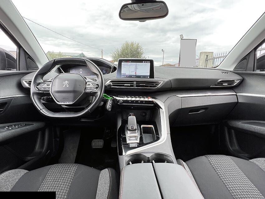 PEUGEOT 3008 1.2 benzina NAVI-AUTOMATICA