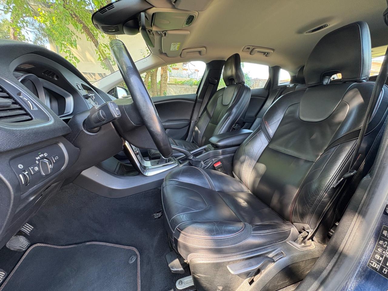 Volvo V40 D4 R-design Momentum Ocean 190cv EU6