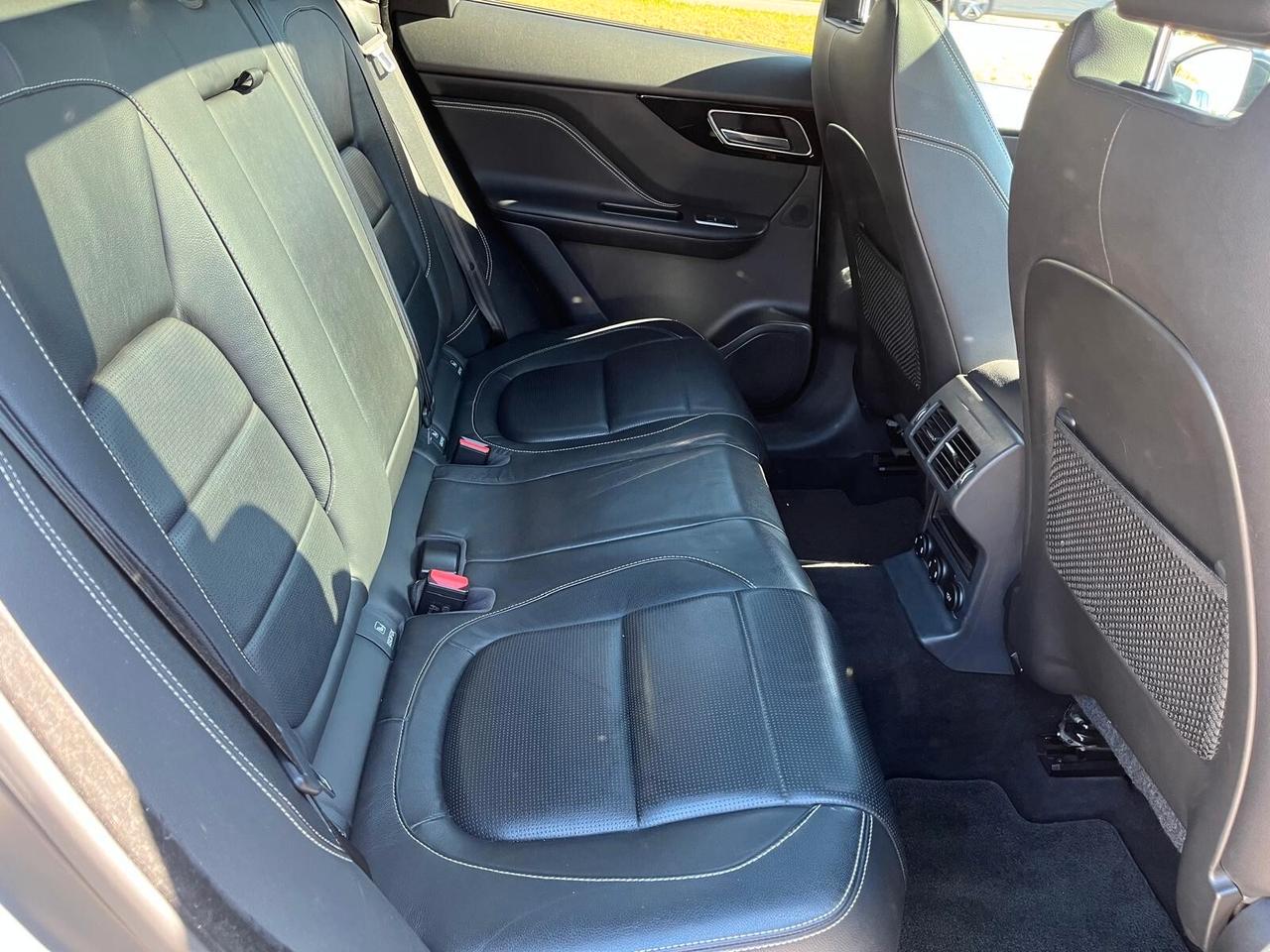 Jaguar F-Pace 2.0 D 180 CV AWD R-Sport